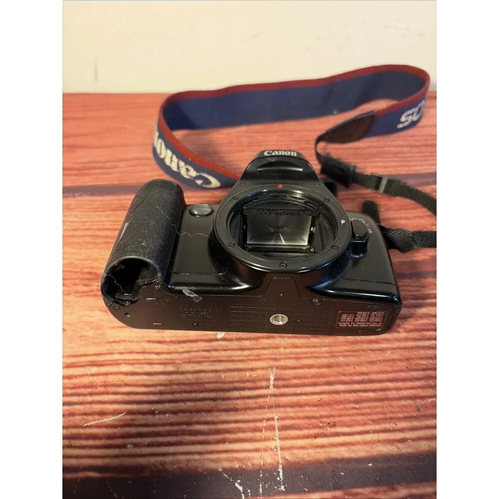 Canon EOS Rebel XS DSLR DS126191 Black Camera Body - Parts / Repair - As/Is